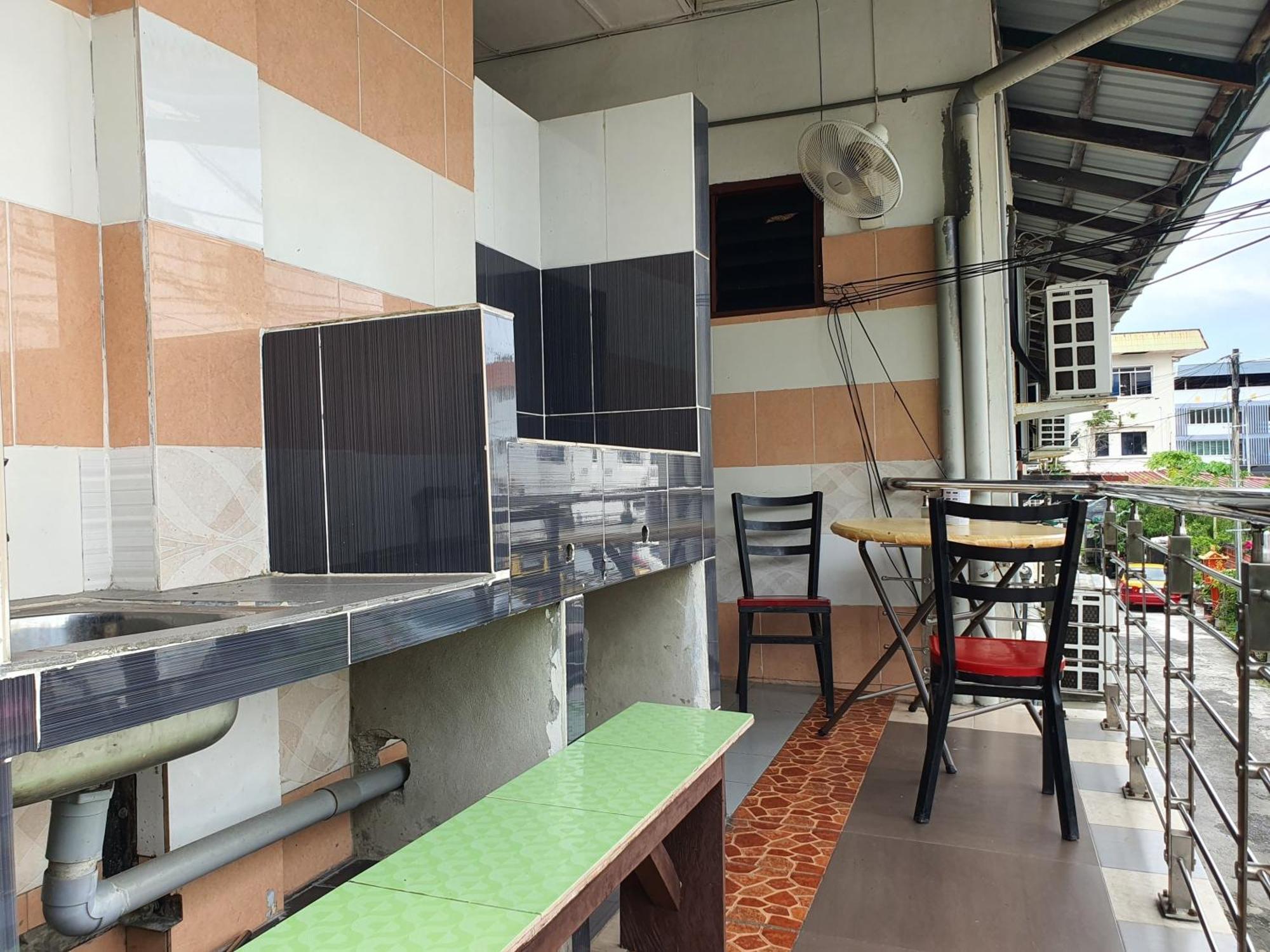 Oyo 90972 Jj Homestay Miri Exterior photo